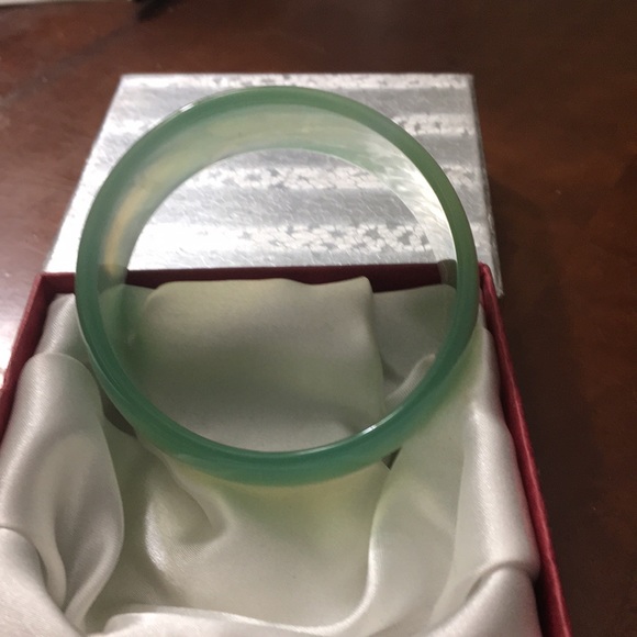 Translucent real jade not mass produced, hand carved,sm wrist - Picture 2 of 5